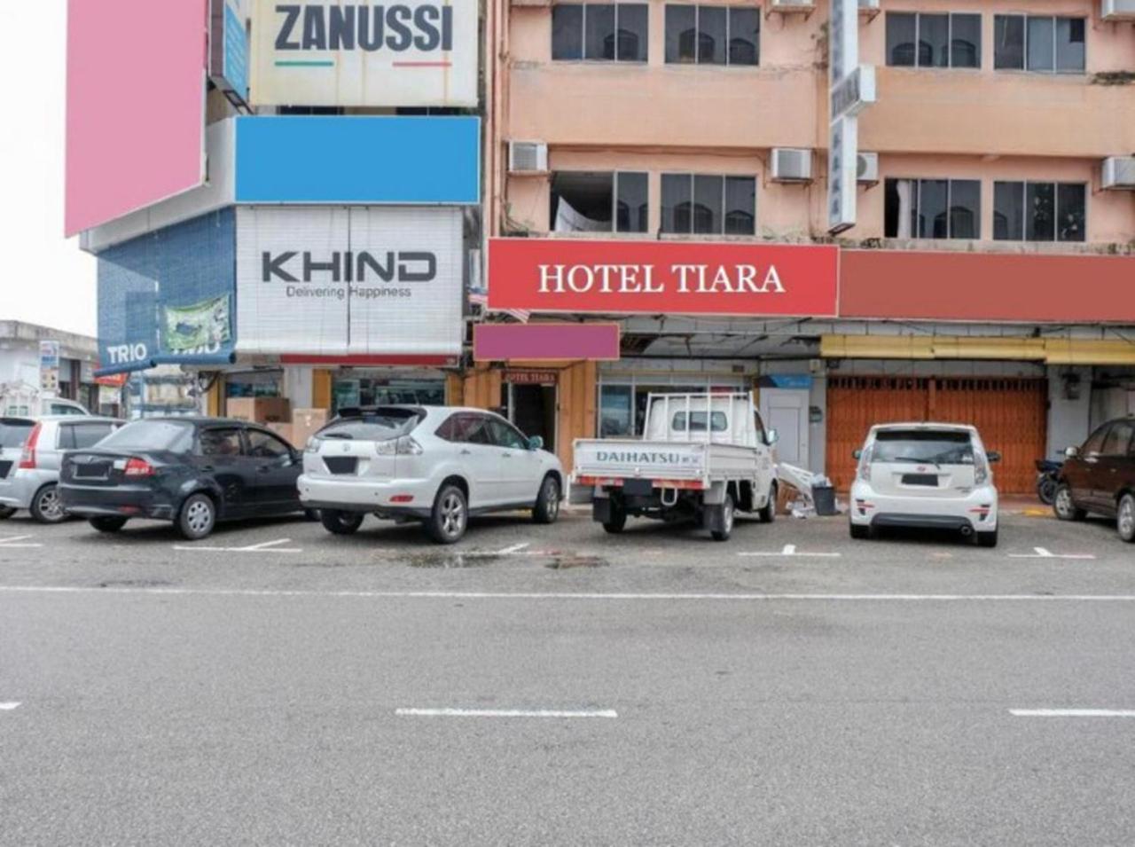 Hotel Tiara Chukai Extérieur photo